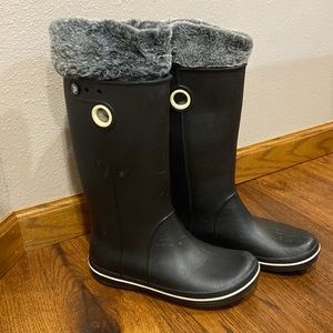 Rain/Winter Crocs boots with inserts! Size 9
